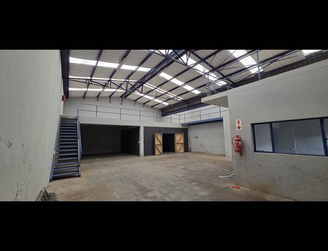360M² WAREHOUSE TO LET IN RIVERSIDE PARK